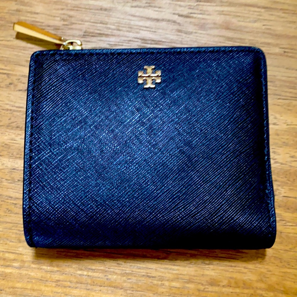 Tory Burch black leather wallet. Great condition.